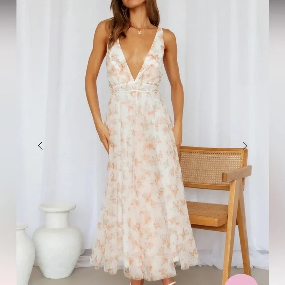 Elegant Floral V-Neck Maxi Dress - Backless - Picture 5 of 8
